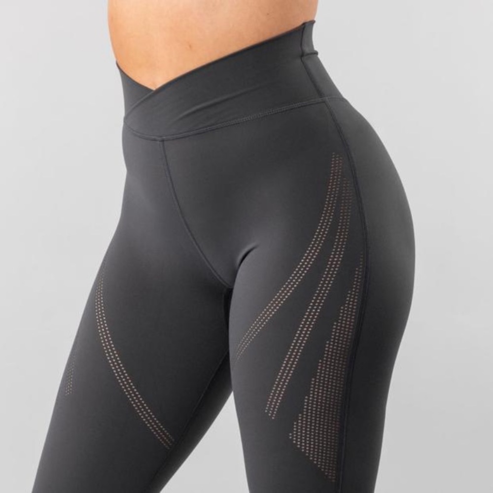 Alphalete surface path leggings